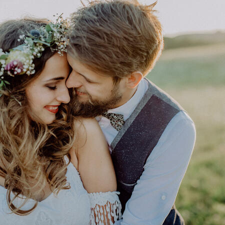 Sunny month May is a good time for getting married.  | Foto: (c) Halfpoint - stock.adobe.com