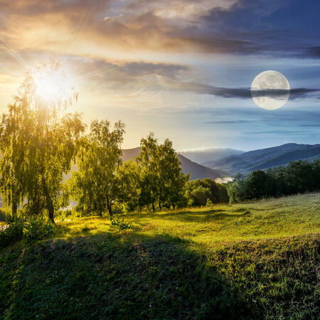 Sun an Moon are in opposite positions.  | Foto: (c) Pellinni - stock.adobe.com
