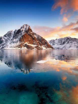 Beautiful sunrise in Norway - lofotens