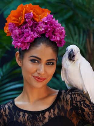 Portrait of an exotic looking woman with a parrot perched on her handhttp://195.154.178.81/DATA/i_collage/pi/shoots/783575.jpg